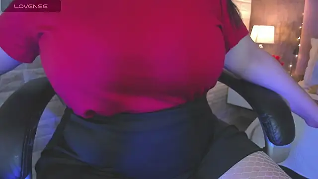 Snapshot of alice__tylor chatting on 02/12/26, 12:11 alice tylor online show from 02/12/26, 12:11