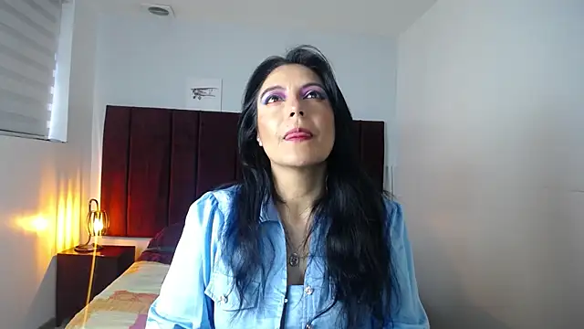 Snapshot of Zuzana21 chatting on 12/06/24, 01:00 Zuzana21 online show from 12/06/24, 01:00