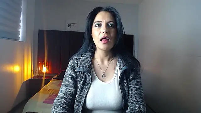 Snapshot of Zuzana21 chatting on 12/07/24, 12:56 Zuzana21 online show from 12/07/24, 12:56