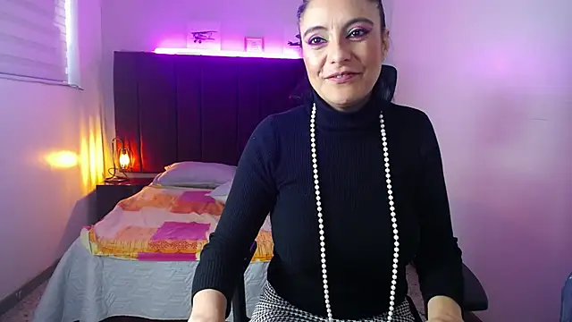Snapshot of Zuzana21 chatting on 12/11/24, 04:09 Zuzana21 online show from 12/11/24, 04:09