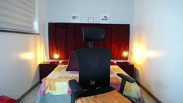 Snapshot of Zuzana21 chatting on 12/19/24, 03:41 Zuzana21 online show from 12/19/24, 03:41