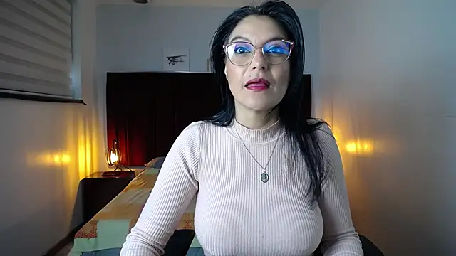 Snapshot of Zuzana21 chatting on 12/20/24, 12:38 Zuzana21 online show from 12/20/24, 12:38
