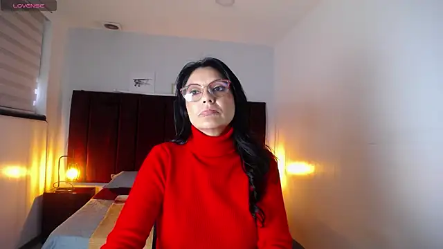 Snapshot of Zuzana21 chatting on 12/31/24, 04:25 Zuzana21 online show from 12/31/24, 04:25