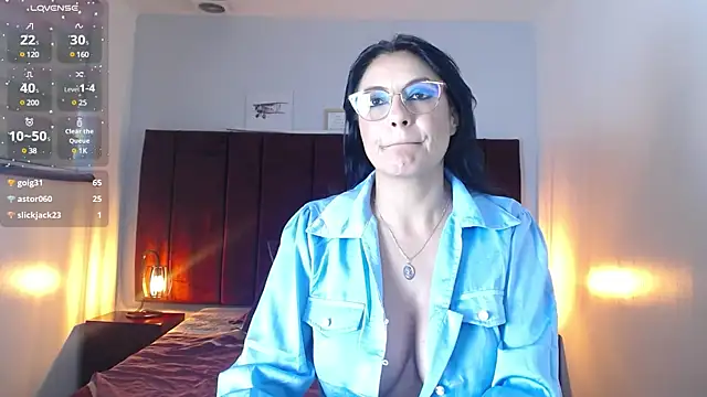 Snapshot of Zuzana21 chatting on 01/13/25, 03:58 Zuzana21 online show from 01/13/25, 03:58