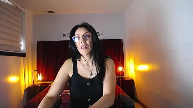 Snapshot of Zuzana21 chatting on 01/27/25, 04:11 Zuzana21 online show from 01/27/25, 04:11