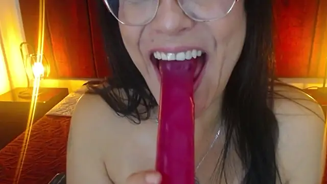 Snapshot of Zuzana21 chatting on 01/28/25, 03:57 Zuzana21 online show from 01/28/25, 03:57