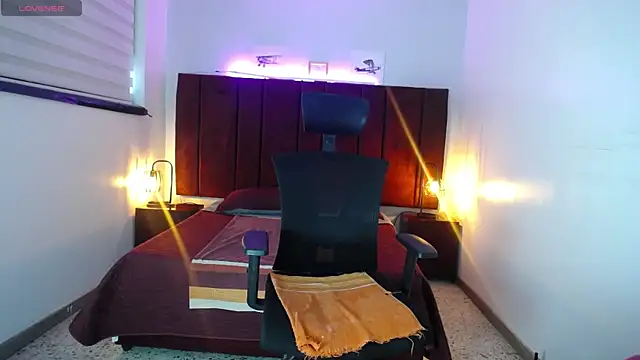 Snapshot of Zuzana21 chatting on 02/01/25, 12:47 Zuzana21 online show from 02/01/25, 12:47