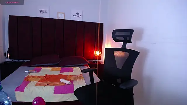 Snapshot of Zuzana21 chatting on 03/01/25, 04:11 Zuzana21 online show from 03/01/25, 04:11