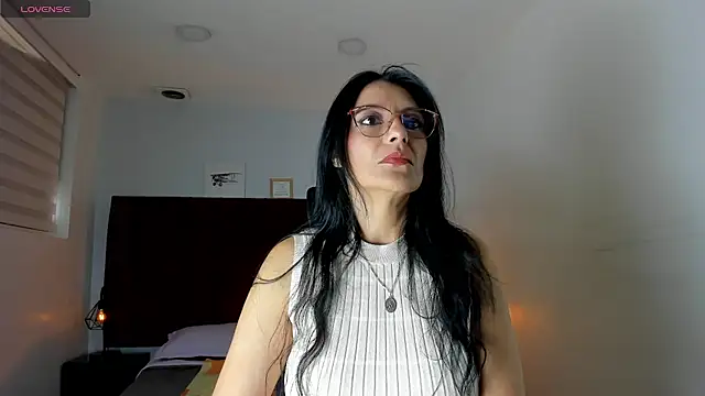 Snapshot of Zuzana21 chatting on 03/18/25, 12:47 Zuzana21 online show from 03/18/25, 12:47