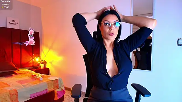 Snapshot of Zuzana21 chatting on 09/11/25, 01:00 Zuzana21 online show from 09/11/25, 01:00
