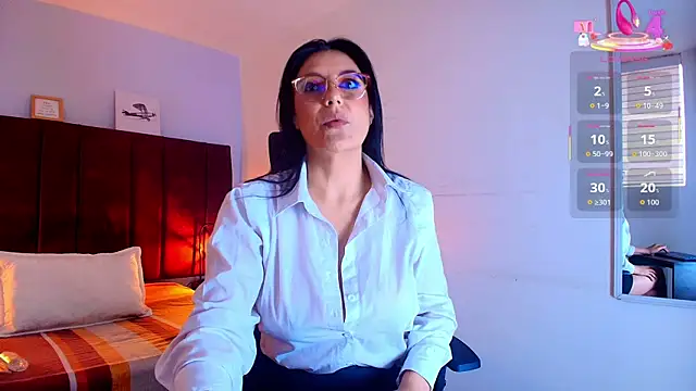 Snapshot of Zuzana21 chatting on 09/17/25, 12:51 Zuzana21 online show from 09/17/25, 12:51