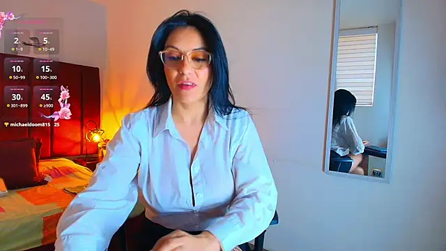 Snapshot of Zuzana21 chatting on 09/22/25, 12:51 Zuzana21 online show from 09/22/25, 12:51