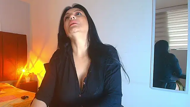 Snapshot of Zuzana21 chatting on 09/29/25, 12:43 Zuzana21 online show from 09/29/25, 12:43