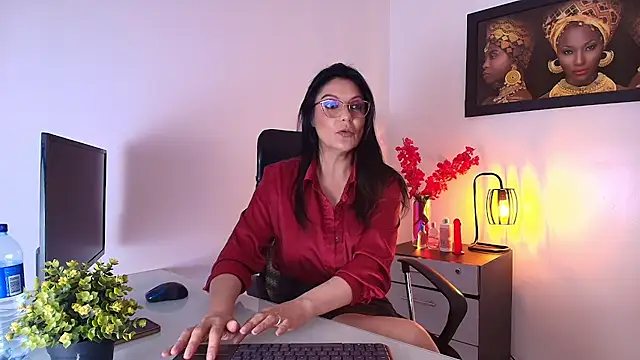 Snapshot of Zuzana21 chatting on 10/18/25, 01:01 Zuzana21 online show from 10/18/25, 01:01