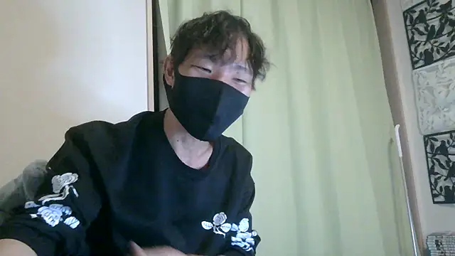 Snapshot of UKI06 chatting on 12/14/24, 02:42 UKI06 online show from 12/14/24, 02:42