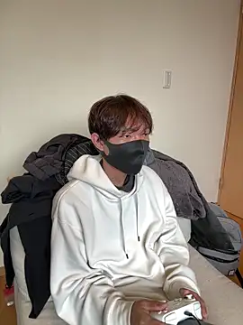 Snapshot of UKI06 chatting on 03/05/25, 05:07 UKI06 online show from 03/05/25, 05:07