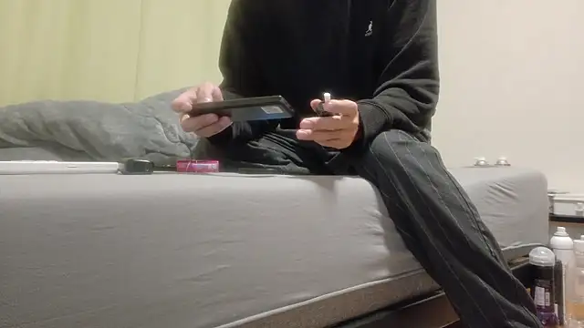 Snapshot of UKI06 chatting on 11/22/25, 12:26 UKI06 online show from 11/22/25, 12:26