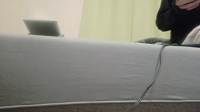 Snapshot of UKI06 chatting on 11/24/25, 02:17 UKI06 online show from 11/24/25, 02:17