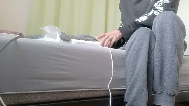 Snapshot of UKI06 chatting on 11/25/25, 04:34 UKI06 online show from 11/25/25, 04:34