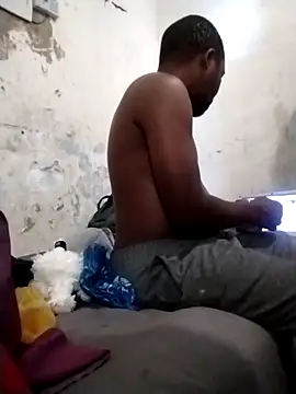 Snapshot of Polygamist chatting on 02/10/26, 05:11 Polygamist online show from 02/10/26, 05:11