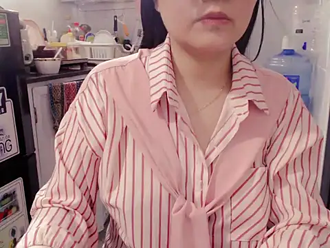 Snapshot of Asian_girl19 chatting on 04/06/26, 01:01 Asian girl19 online show from 04/06/26, 01:01