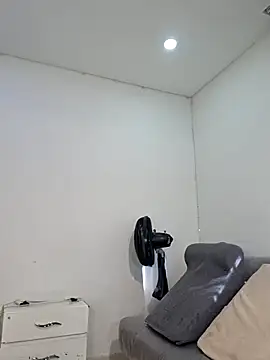 Snapshot of Anal_Luucia chatting on 06/25/26, 12:42 Anal Luucia online show from 06/25/26, 12:42
