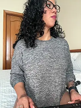 soli-lov online show from 02/16/25, 12:54