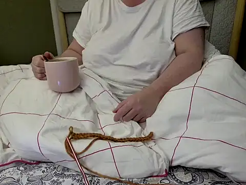 MarthaBriest online show from 10/22/25, 02:23