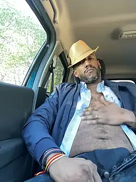 Snapshot of ydejarde chatting on 12/21/24, 01:21 ydejarde online show from 12/21/24, 01:21