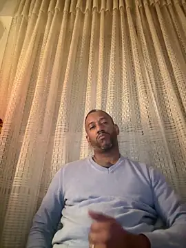 Snapshot of ydejarde chatting on 12/31/24, 02:19 ydejarde online show from 12/31/24, 02:19