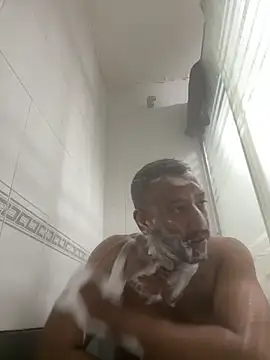 Snapshot of ydejarde chatting on 01/14/25, 10:12 ydejarde online show from 01/14/25, 10:12