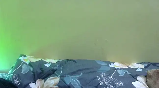 Snapshot of Tiny_lusty chatting on 12/17/24, 10:54 Tiny lusty online show from 12/17/24, 10:54