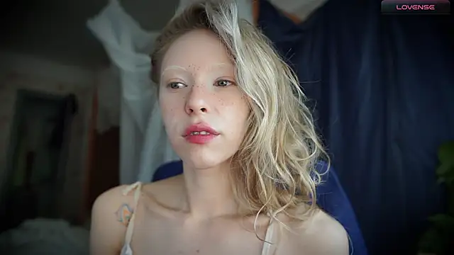 Snapshot of _Phantom_thread_ chatting on 09/11/25, 09:20 Phantom thread online show from 09/11/25, 09:20