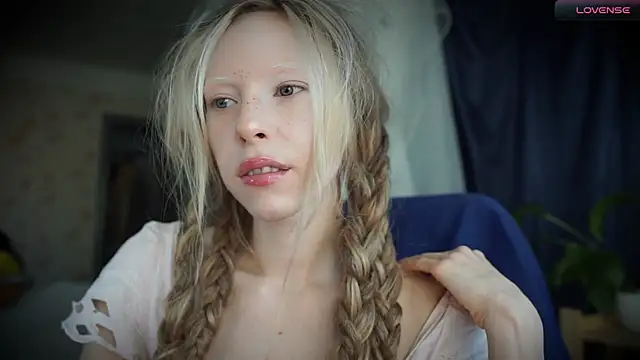 Snapshot of _Phantom_thread_ chatting on 10/08/25, 08:56 Phantom thread online show from 10/08/25, 08:56