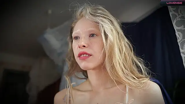 Snapshot of _Phantom_thread_ chatting on 10/10/25, 10:58 Phantom thread online show from 10/10/25, 10:58