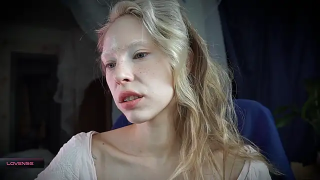 Snapshot of _Phantom_thread_ chatting on 10/20/25, 08:48 Phantom thread online show from 10/20/25, 08:48