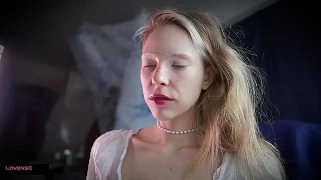 Snapshot of _Phantom_thread_ chatting on 11/10/25, 10:58 Phantom thread online show from 11/10/25, 10:58