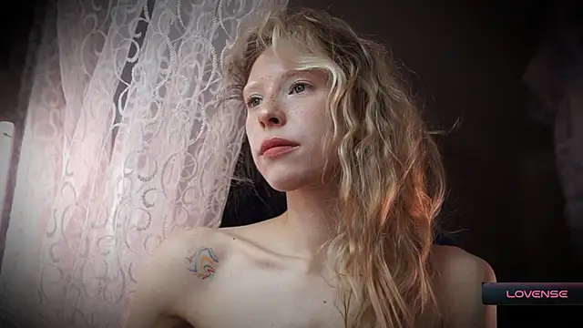 Snapshot of _Phantom_thread_ chatting on 11/25/25, 09:31 Phantom thread online show from 11/25/25, 09:31