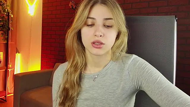 EllieCutes online show from 12/02/25, 06:30