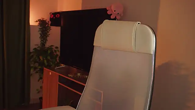 EllieCutes online show from 05/30/26, 07:49