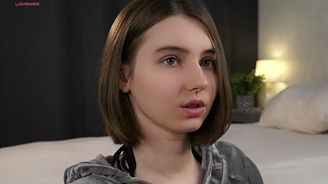 MeghanElson online show from 04/12/26, 01:05