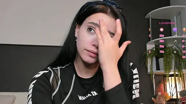 Snapshot of WildaBendell chatting on 01/22/25, 12:49 WildaBendell online show from 01/22/25, 12:49