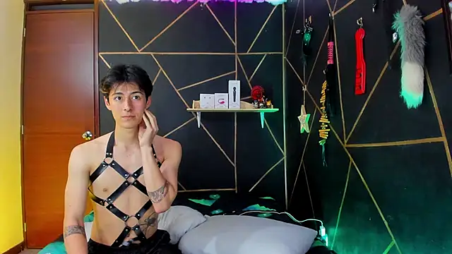 Snapshot of MillersKink chatting on 01/02/25, 02:22 MillersKink online show from 01/02/25, 02:22