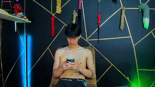 Snapshot of MillersKink chatting on 01/31/25, 11:35 MillersKink online show from 01/31/25, 11:35