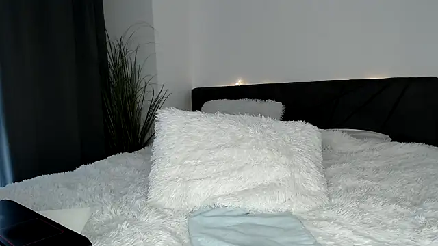 ElizabethAC online show from 11/19/25, 08:14