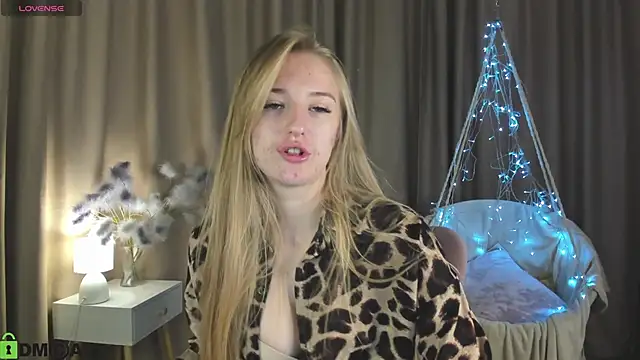 Snapshot of Stacy_River chatting on 10/03/25, 08:44 Stacy River online show from 10/03/25, 08:44