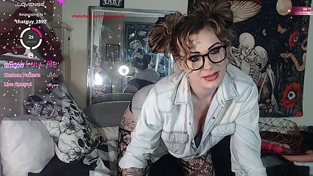 Snapshot of meganluv69 chatting on 12/27/24, 08:35 meganluv69 online show from 12/27/24, 08:35