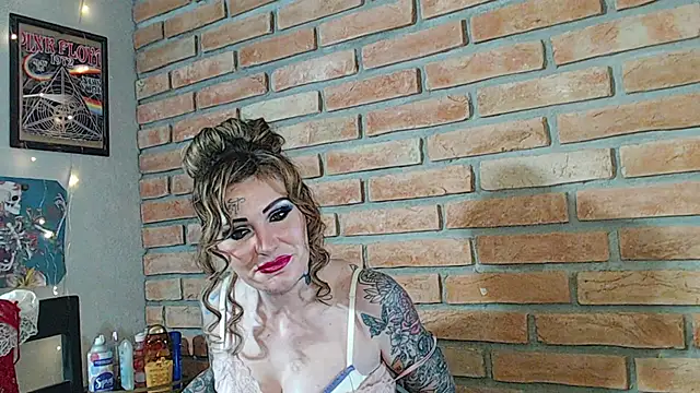 Snapshot of meganluv69 chatting on 12/29/24, 02:31 meganluv69 online show from 12/29/24, 02:31