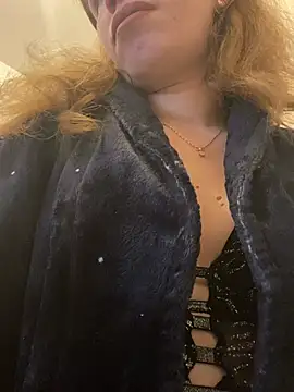 Snapshot of EvaRush chatting on 12/21/24, 09:23 EvaRush online show from 12/21/24, 09:23