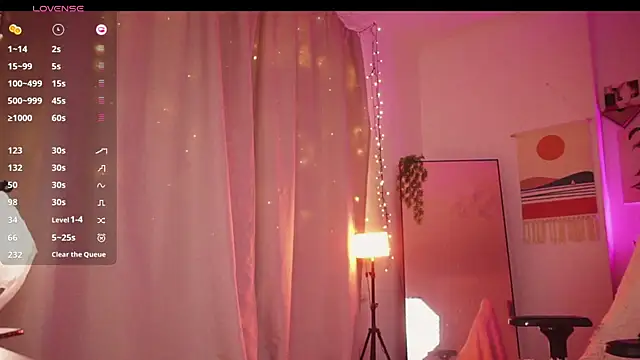 Snapshot of Elly_Caramelly chatting on 12/17/25, 08:59 Elly Caramelly online show from 12/17/25, 08:59